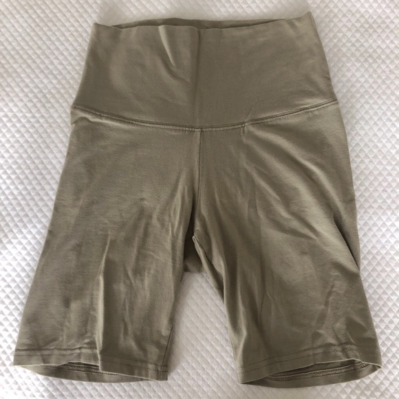 Aritzia/TNA sage green biker shorts - Picture 1 of 2